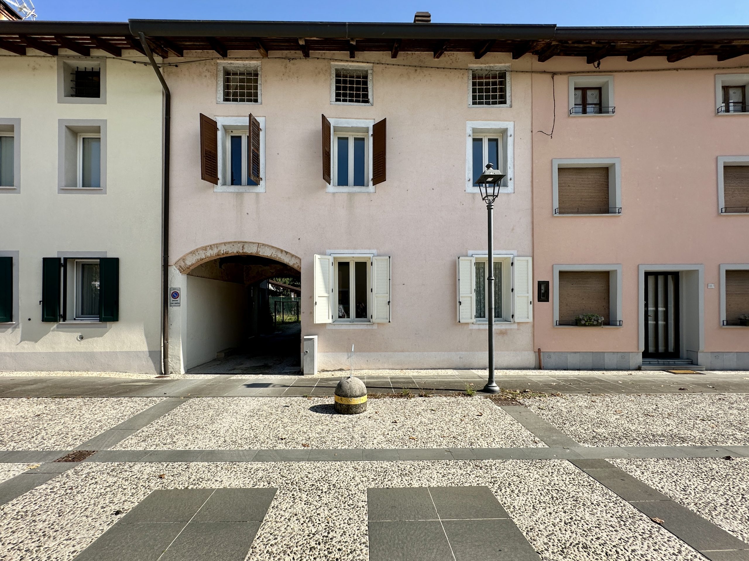 Casa accostata
