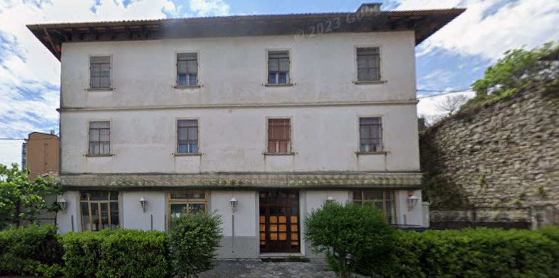 Realizzazione Esclusiva Realizzazione Esclusiva