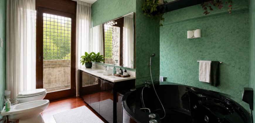 Prestigiosa Villa Con Parco Piantumato