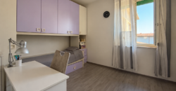 Casa Accostata Con Scoperto