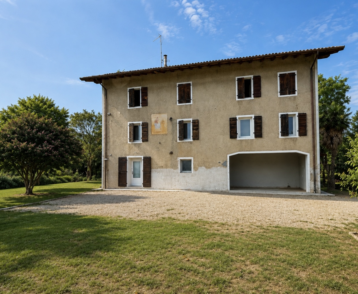 Casa Indipendente Con Ampio Giardino