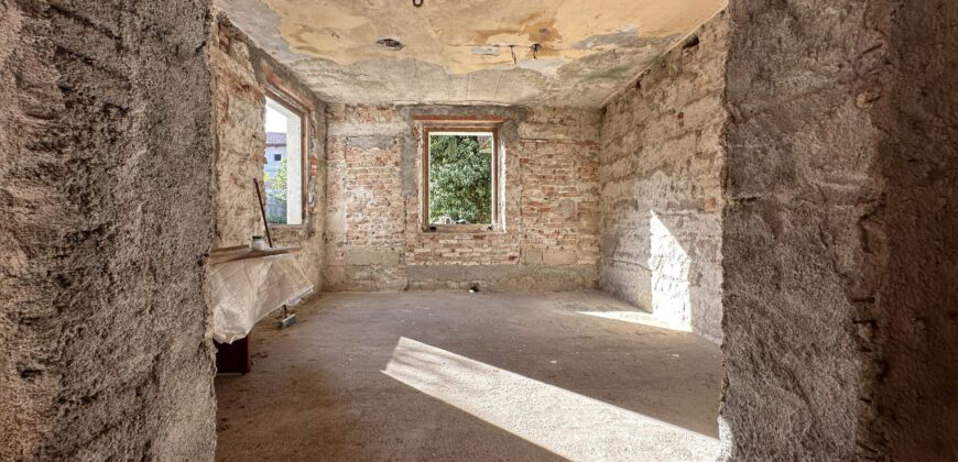 Ampia Casa Con Giardino