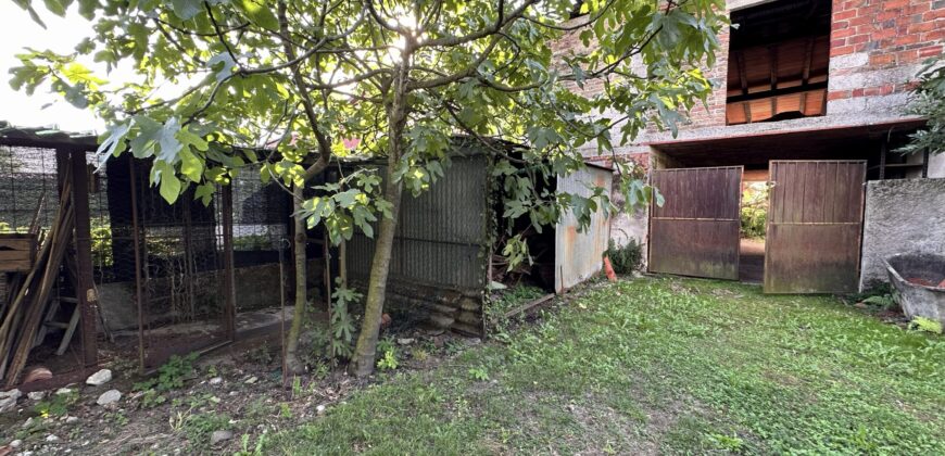 Ampia Casa Con Giardino