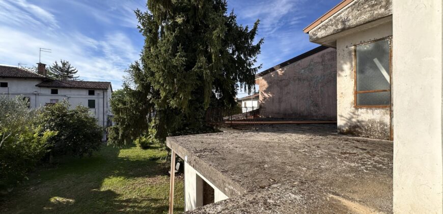 Ampia Casa Con Giardino